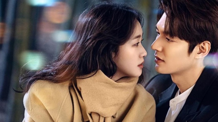 Khán giả phấn khích khi Lee Min Ho bất ngờ cầu hôn Kim Go Eun