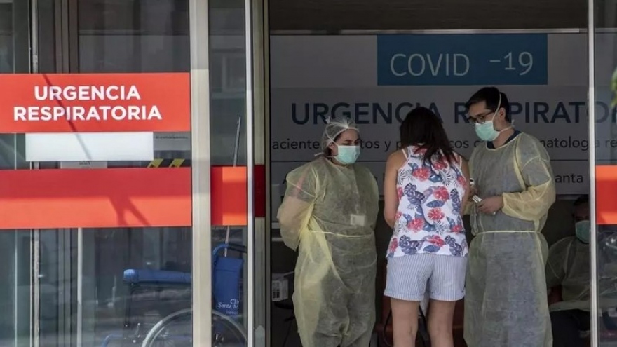Chile cấp thẻ miễn dịch cho bệnh nhân đã hồi phục sau khi mắc Covid-19