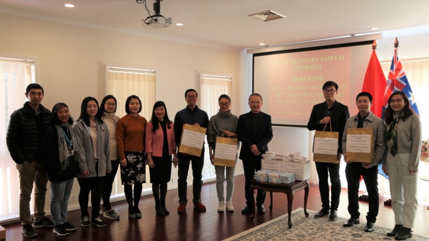 ĐSQ Việt Nam tại Australia tặng 5.000 khẩu trang cho cộng đồng người Việt