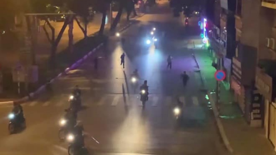 Hà Nội: Triệu tập nhóm thanh niên cầm hung khí gây náo loạn đường phố giữa đêm