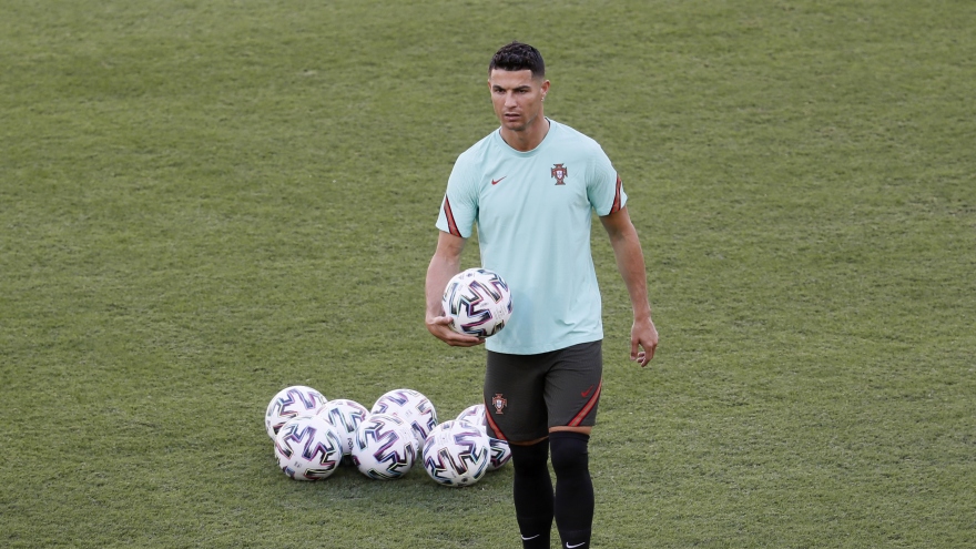 Cầu thủ Kuwait lập kỷ lục của bóng đá thế giới, thách thức Ronaldo