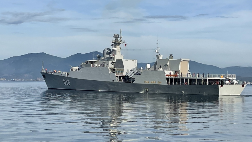 Hai tàu hộ vệ tên lửa của Việt Nam rời bến sang Nga dự Army Games