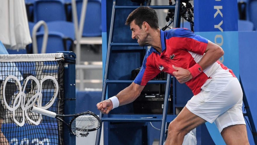 Novak Djokovic để lại hình ảnh xấu khi trắng tay rời Olympic Tokyo