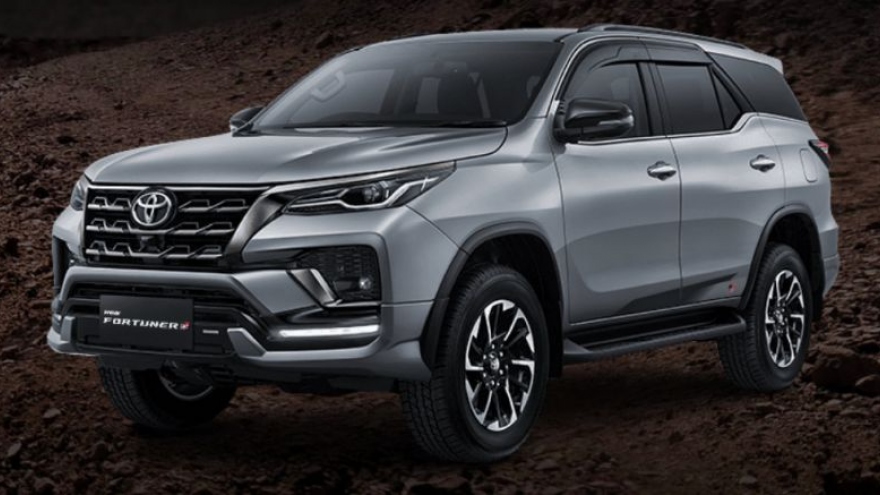 Toyota Fortuner GR Sport 2022 ra mắt với 2 tùy chọn động cơ