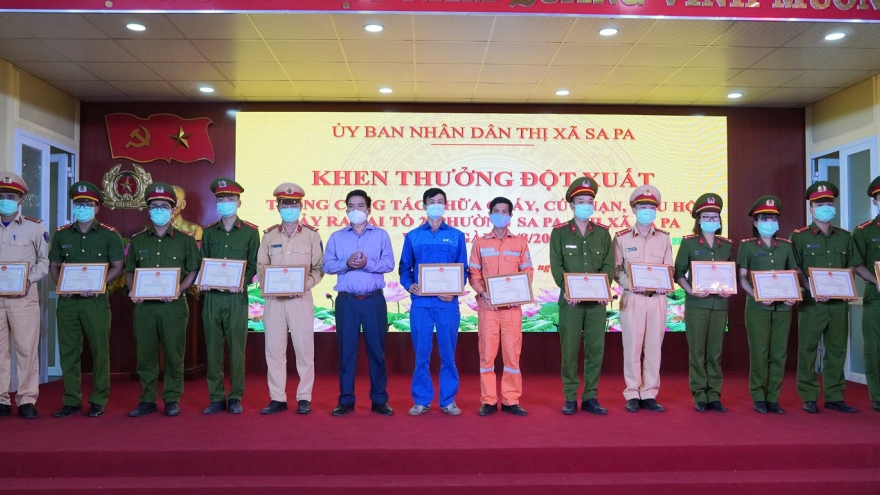 Khen thưởng 27 cá nhân trong vụ chữa cháy, cứu nạn ở Sa Pa