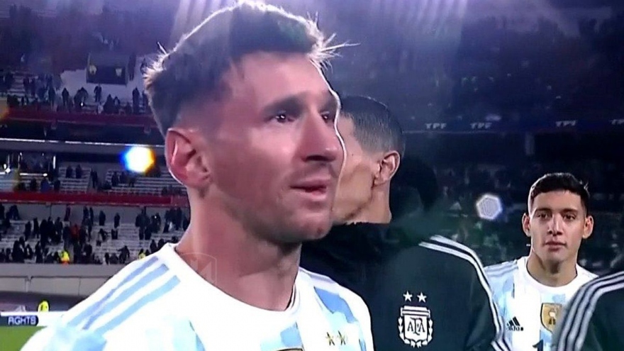 Messi bật khóc khi phá kỷ lục ghi bàn của huyền thoại Pele