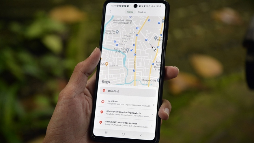 Khách dễ dàng đặt qua app, tài xế xe công nghệ vui mừng vì có thêm thu nhập
