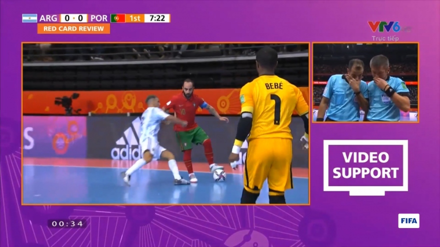 Cầu thủ Argentina đấm đối thủ trong trận chung kết Futsal World Cup 2021