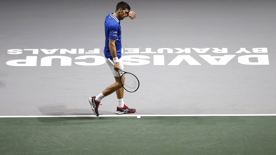 Djokovic không thể "gánh" Serbia vào chung kết Davis Cup 2021