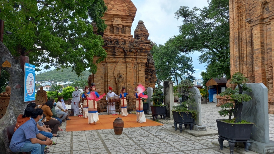 Du lịch Khánh Hòa đón khách trở lại, kỳ vọng khôi phục vào năm mới