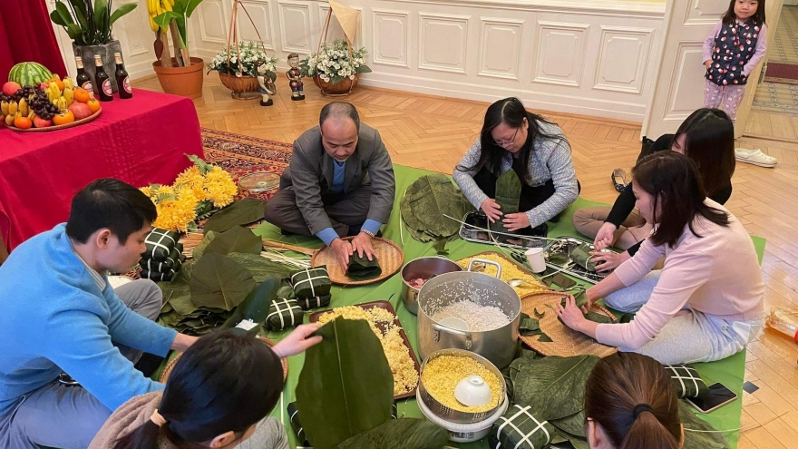 Đại sứ Việt Nam ở nước ngoài: "Lo cho bà con một cái Tết an toàn, ấm cúng, đủ đầy"