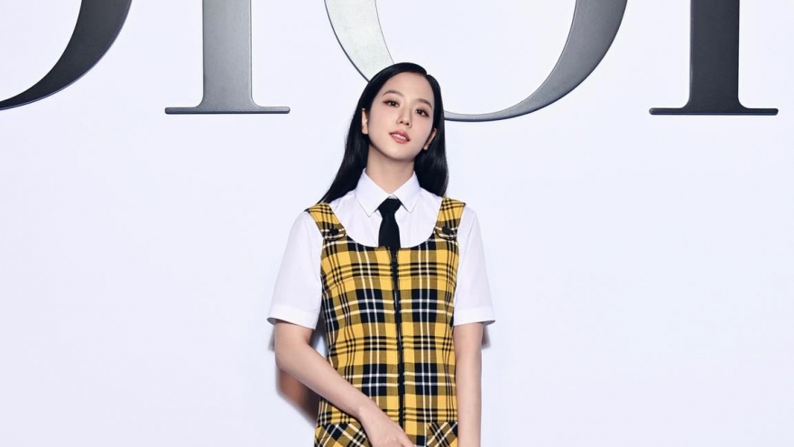 Jisoo (BLACKPINK) "gây bão" khi tham dự show diễn Dior tại Tuần lễ thời trang Paris