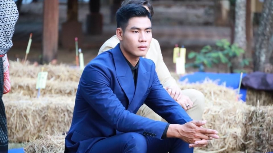 “Nam vương chân đất” Danh Chiếu Linh hòa đồng trong các hoạt động tại Mister Global 2022