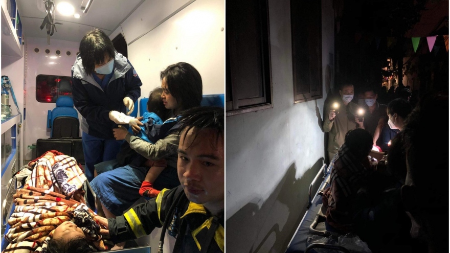 Giải cứu 3 người mắc kẹt trong đám cháy nhà tại Hà Nội