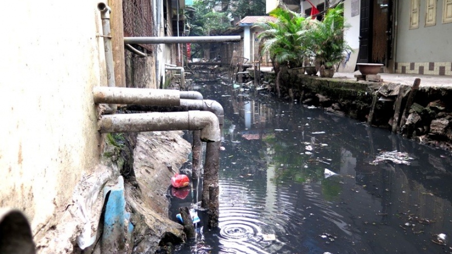 Ao hồ, sông ngòi oằn mình “tiếp nhận” hàng triệu m3 nước thải sinh hoạt chưa xử lý