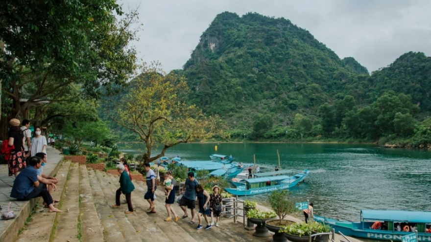 Quảng Bình đón hơn 115 ngàn lượt khách du lịch trong điều kiện thời tiết bất lợi
