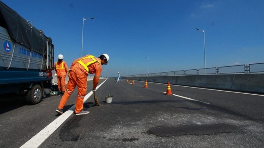 Bộ GTVT tiếp tục yêu cầu VEC khắc phục ngay hư hỏng trên cao tốc Đà Nẵng-Quảng Ngãi