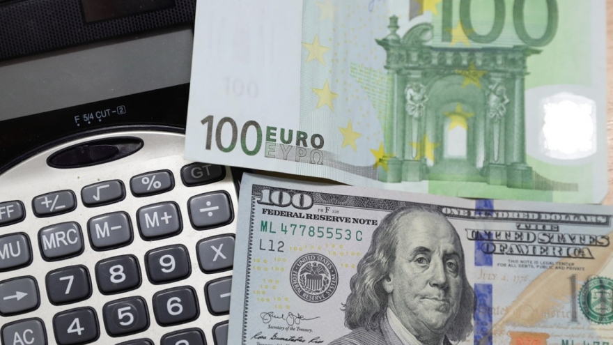 Tỷ giá USD tiếp tục tăng, đồng Euro giảm về ngang giá USD