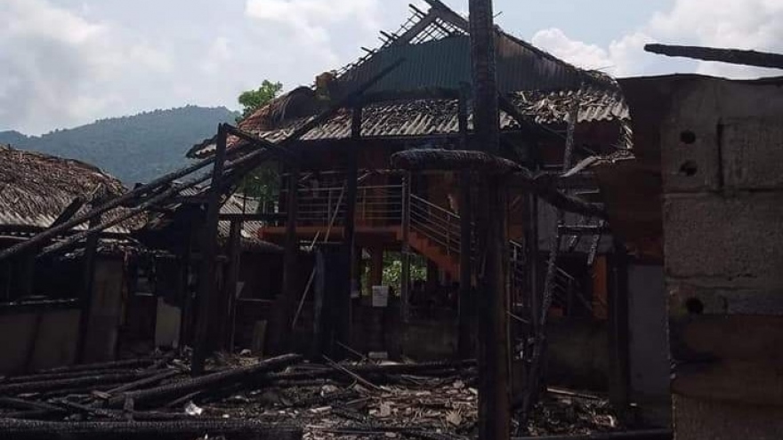 Cháy liên hoàn 3 nhà dân ở Yên Bái