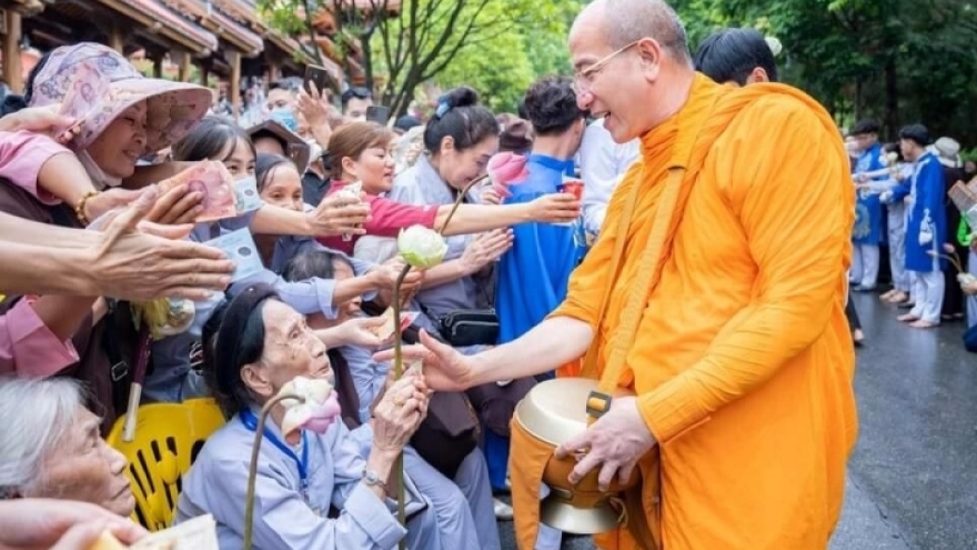 Thượng tọa Thích Nhật Từ: “Cúng dường như ở chùa Ba Vàng là không phù hợp”