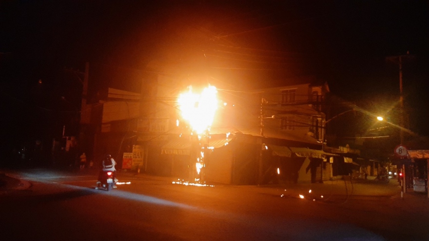 Hàng trăm hộ dân ở Tiền Giang bị ảnh hưởng vì cháy trụ điện