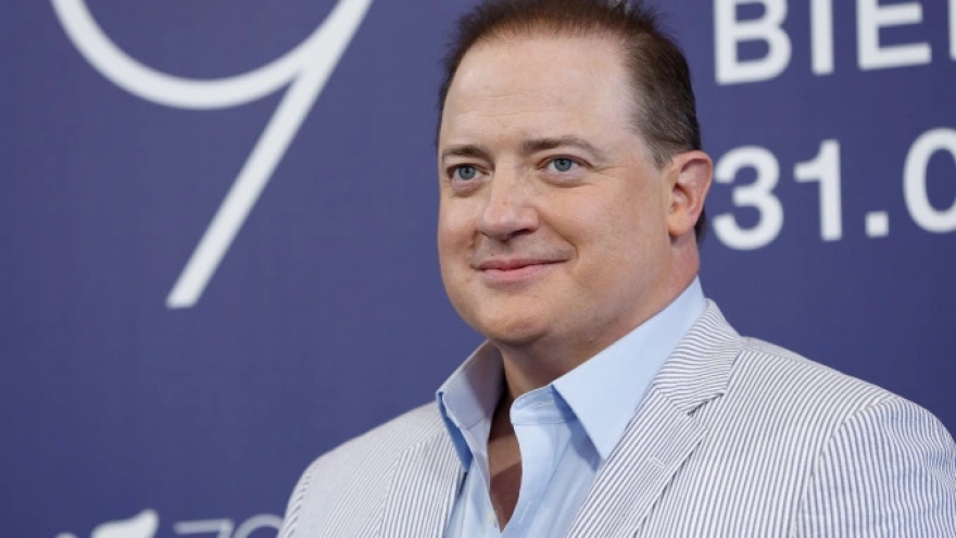 Tài tử Brendan Fraser khóc khi được hoan nghênh ở LHP Venice 2022