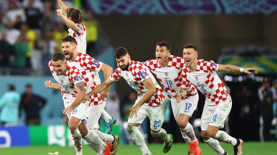 Giành thắng lợi nghẹt thở sau loạt "đấu súng" may rủi, Croatia tiễn Brazil về nước