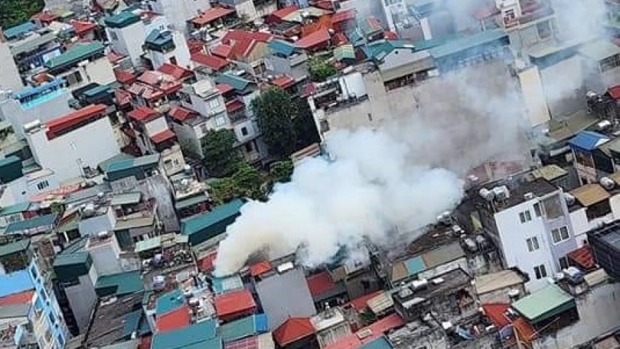 Đun bếp củi nấu ăn cho "thú cưng" gây cháy nhà ở Vũ Trọng Phụng (Hà Nội)