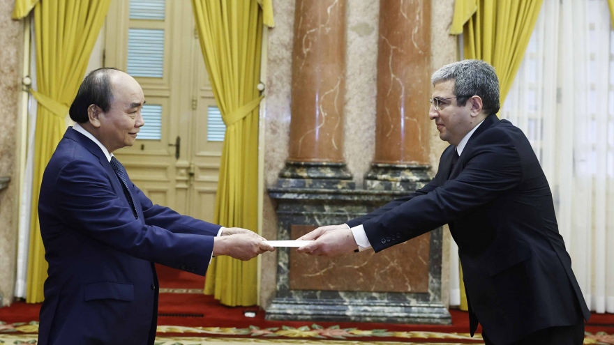 Chủ tịch nước Nguyễn Xuân Phúc tiếp các Đại sứ Azerbaijan và Brunei trình Quốc thư