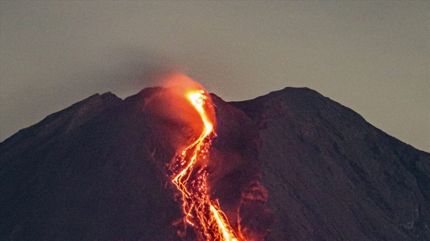 Indonesia sơ tán khẩn cấp hàng nghìn người gần núi lửa Semeru