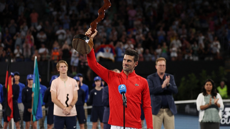 Djokovic có danh hiệu đầu tiên trong năm 2023, sánh ngang thành tích của Nadal