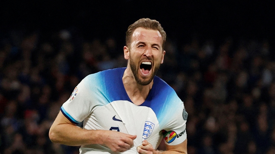 Harry Kane đi vào lịch sử trong ngày giúp Anh đánh bại Italia