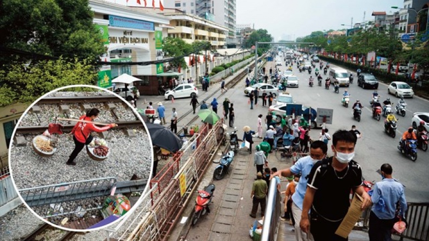 Lộn xộn, ùn tắc giao thông trước cổng bệnh viện: Bao giờ mới chấm dứt?