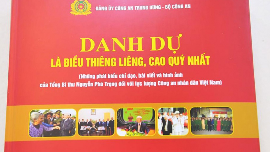 Ra mắt sách "Danh dự là điều thiêng liêng, cao quý nhất"