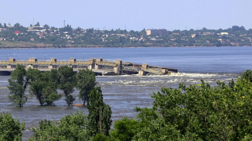 Vụ vỡ đập Kherson: Nga hay Ukraine đối mặt tình thế bất lợi hơn?