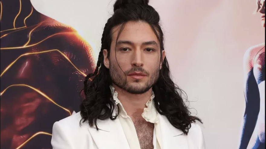 Ezra Miller dự thảm đỏ "The Flash" sau loạt bê bối cá nhân