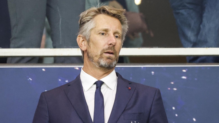 Van Der Sar nhập viện vì xuất huyết não