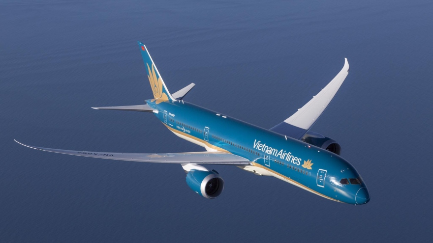 Máy bay Vietnam Airlines hạ cánh khẩn cấp tại Dubai cấp cứu hành khách