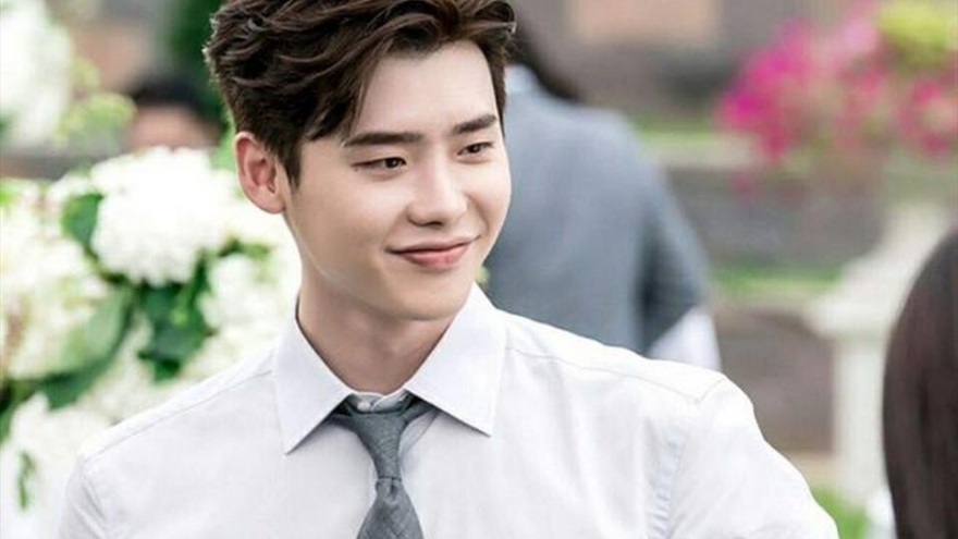 Lee Jong Suk chào fan bằng tiếng Việt cực ngọt ngào