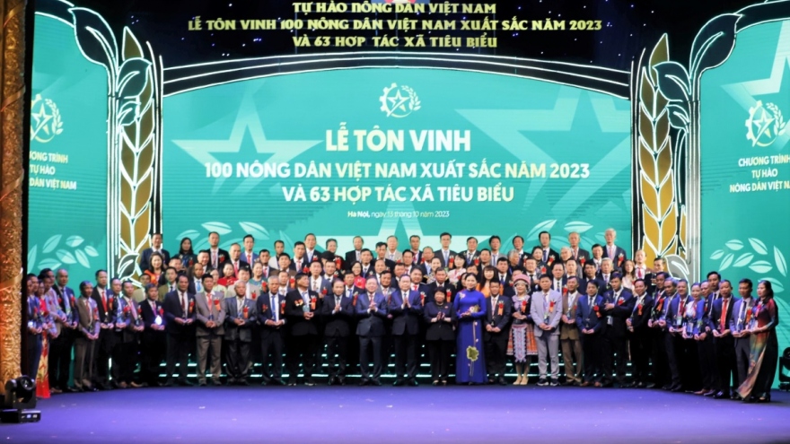 Lễ Tôn vinh 100 Nông dân Việt Nam xuất sắc năm 2023