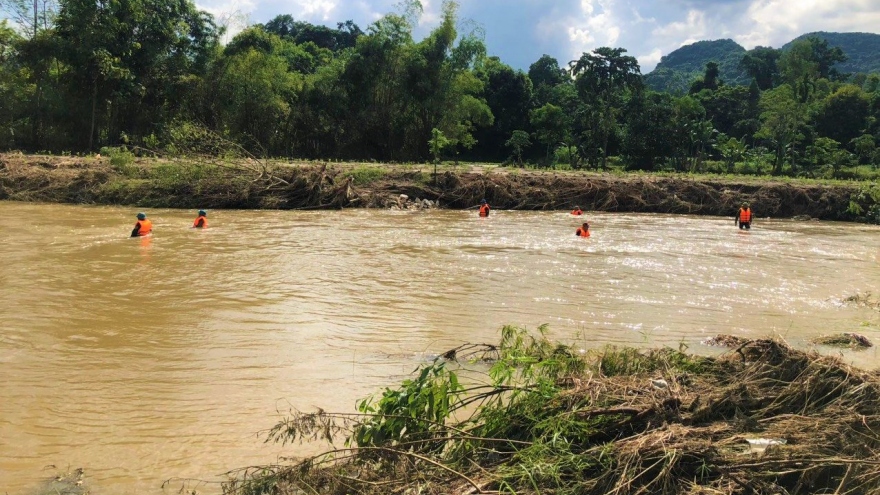 Nam sinh bị nước cuốn trôi khi đi qua cầu tràn