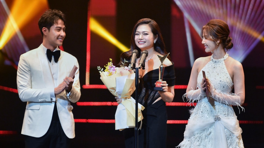 Kiều Anh khóc khi nhận giải Nữ diễn viên ấn tượng tại VTV Awards