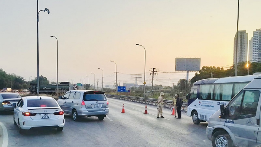 Ô tô va chạm liên hoàn, cao tốc TP.HCM - Long Thành - Dầu Giây ùn tắc 10km