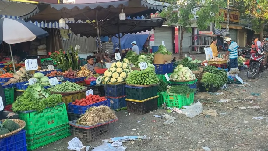 Chợ, siêu thị tại TP.HCM mở bán trở lại mùng 3 Tết