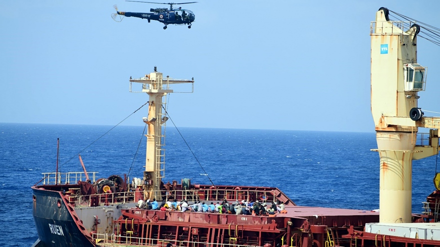 Hải quân Ấn Độ giải cứu thành công tàu hàng bị cướp biển Somalia bắt giữ