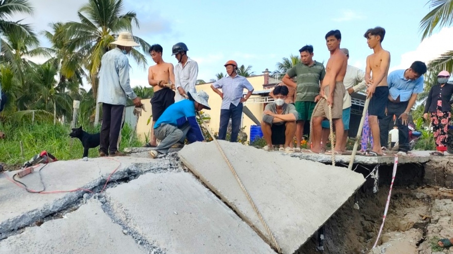 Cà Mau cần giải pháp căn cơ cho vấn đề sụt lún, sạt lở mùa khô