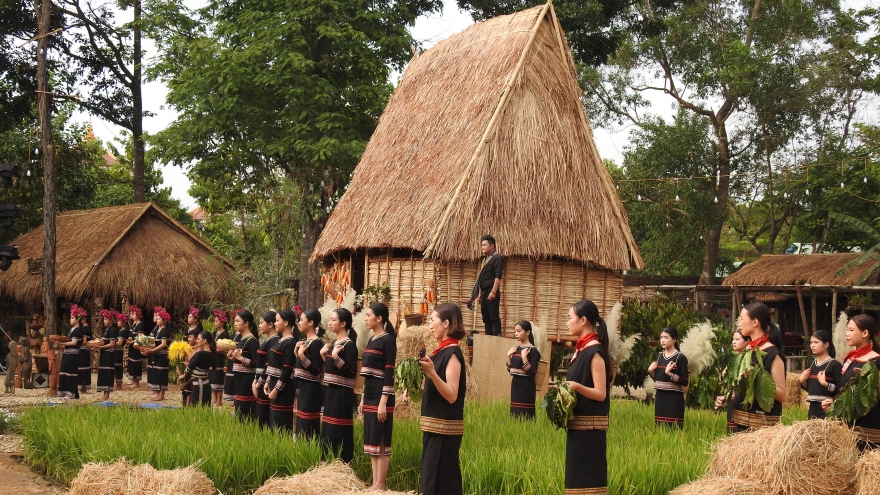 Chương trình Nghệ thuật “Đăk Hà ngày mùa” thu hút hàng nghìn khán giả