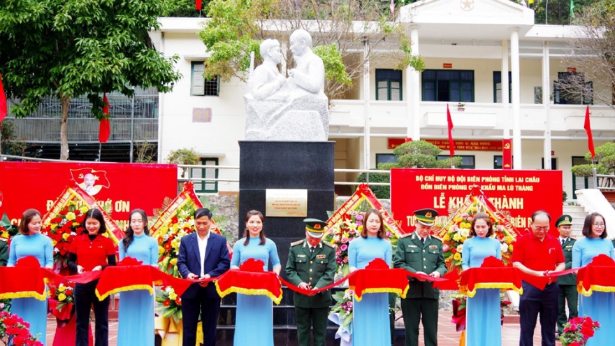 Khánh thành tượng đài “Bác Hồ với chiến sĩ Biên phòng” tại Lai Châu