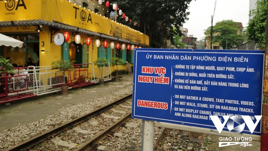 Có một phố đường tàu "không quán cà phê, không bóng du khách"