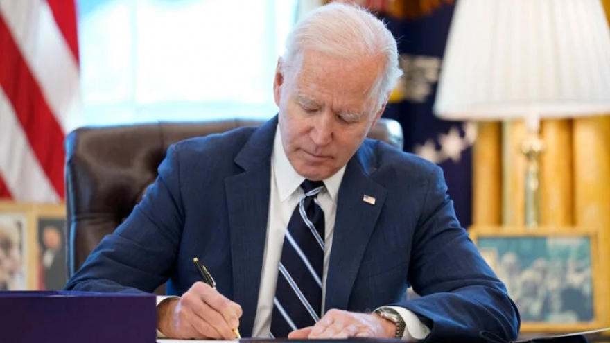 Tổng thống Mỹ Biden ký luật viện trợ gần 61 tỷ USD cho Ukraine